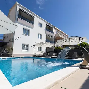 https://apartments-bilopavlovic.hotels-in-trogir.com