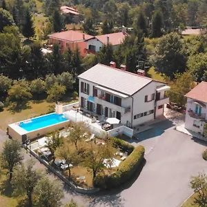 Pensión Surina, Rupa
